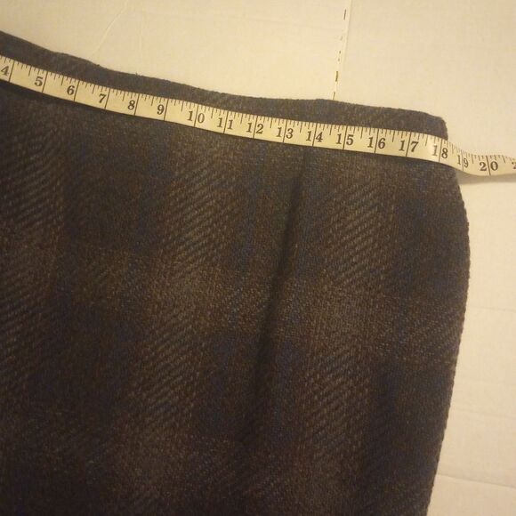 Dalia Collection wool blend knee length skirt with back zipper closure - Picture 5 of 7